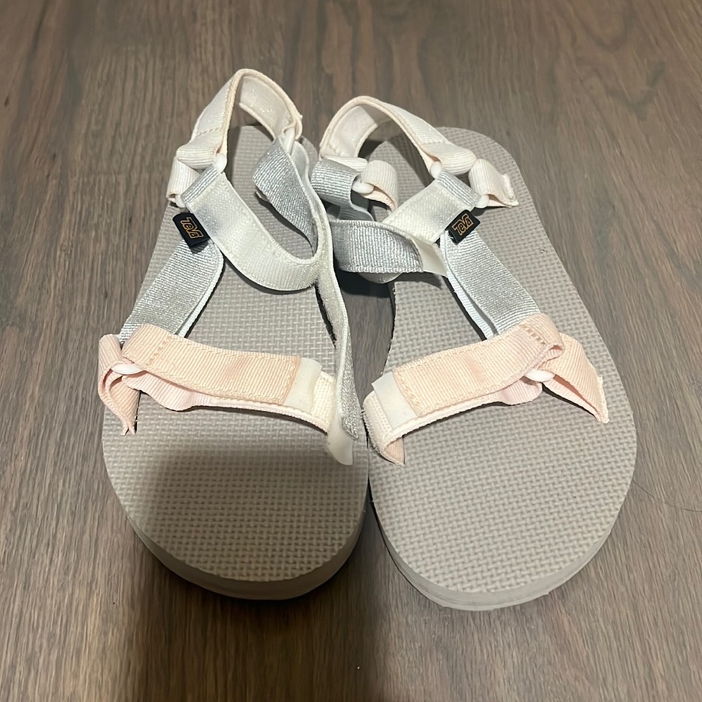 Tevas size 8